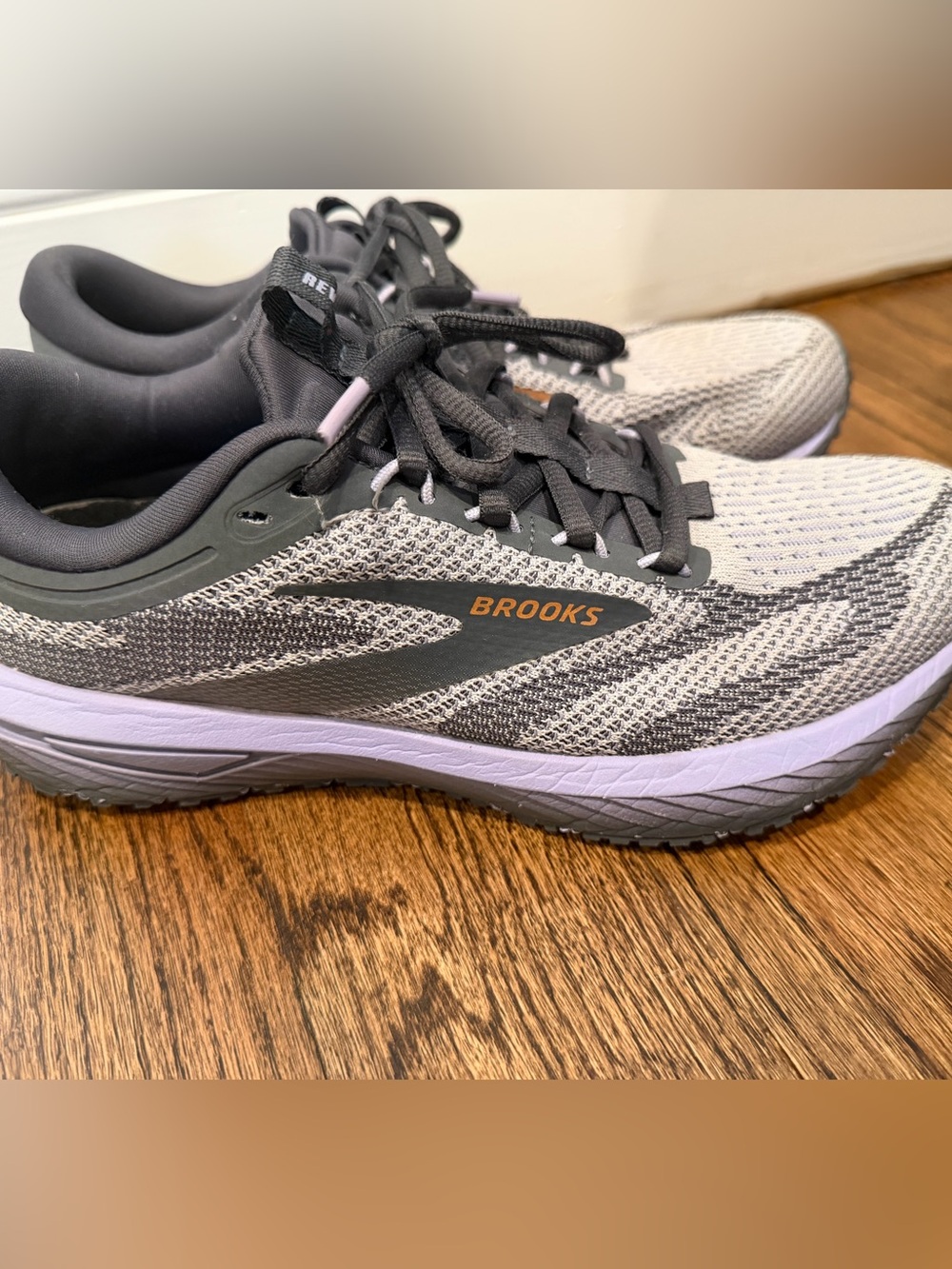 Women’s brooks running shoes - Picture 9 of 10